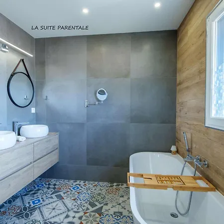 5 Etoiles : Piscine Chauffee, 24 Pers., Proche - Fr-1-877-50 *