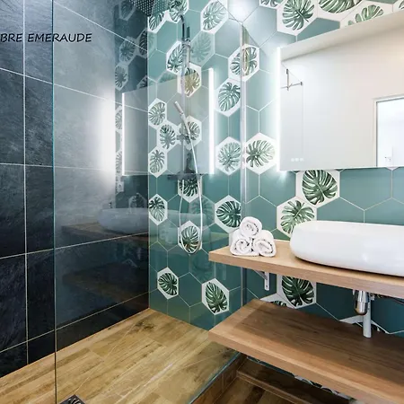 5 Etoiles : Piscine Chauffee, 24 Pers., Proche - Fr-1-877-50 *